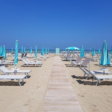 Hotel Betty Personal Style And Beach Village Ріміні Екстер'єр фото