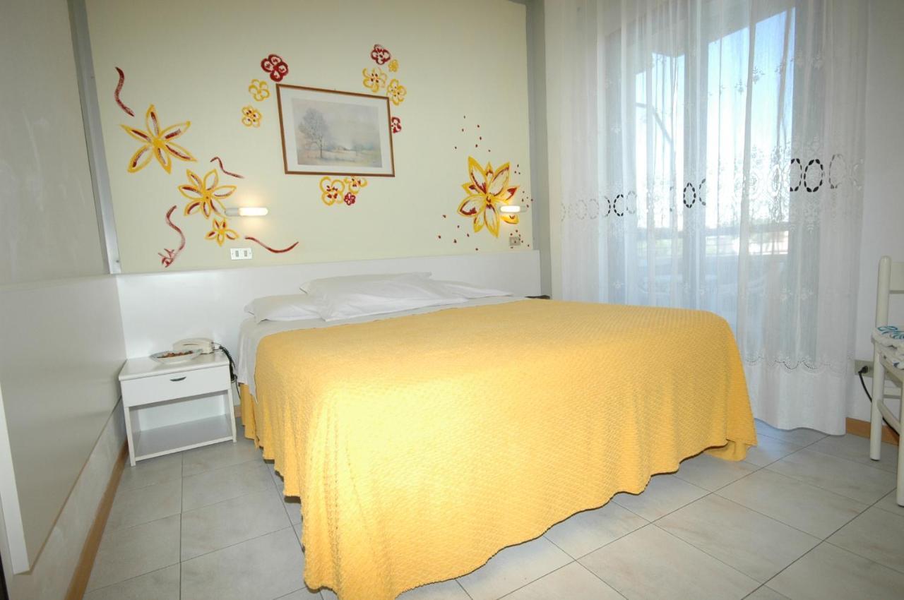 Hotel Betty Personal Style And Beach Village Ріміні Екстер'єр фото