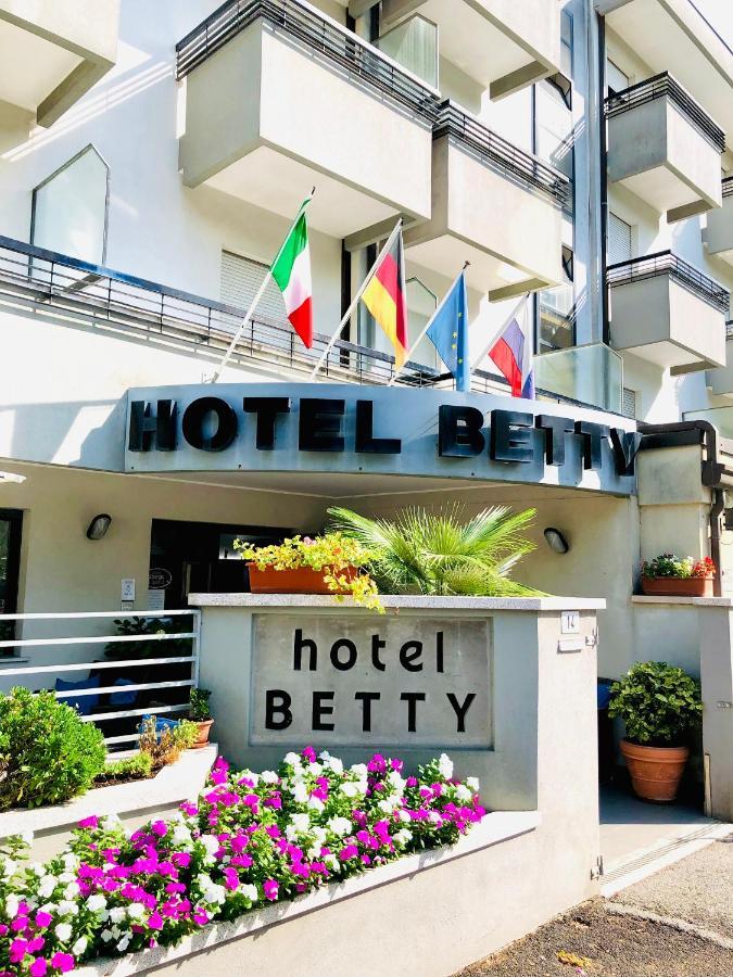 Hotel Betty Ріміні Екстер'єр фото