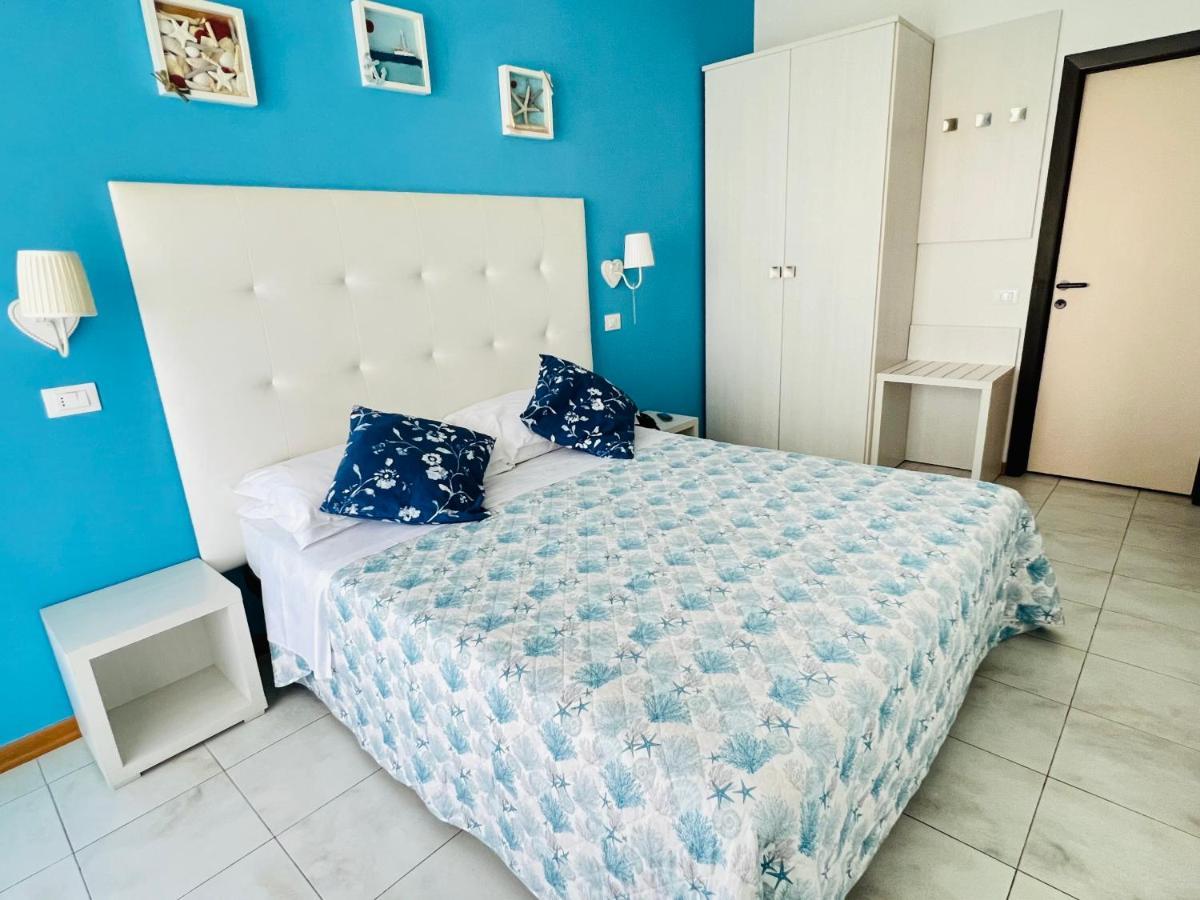 Hotel Betty Personal Style And Beach Village Ріміні Екстер'єр фото