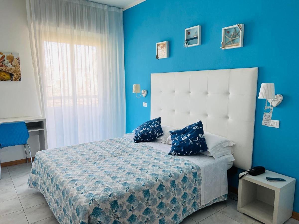 Hotel Betty Personal Style And Beach Village Ріміні Екстер'єр фото