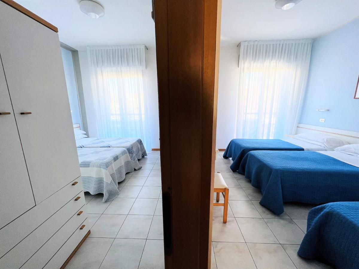 Hotel Betty Personal Style And Beach Village Ріміні Екстер'єр фото