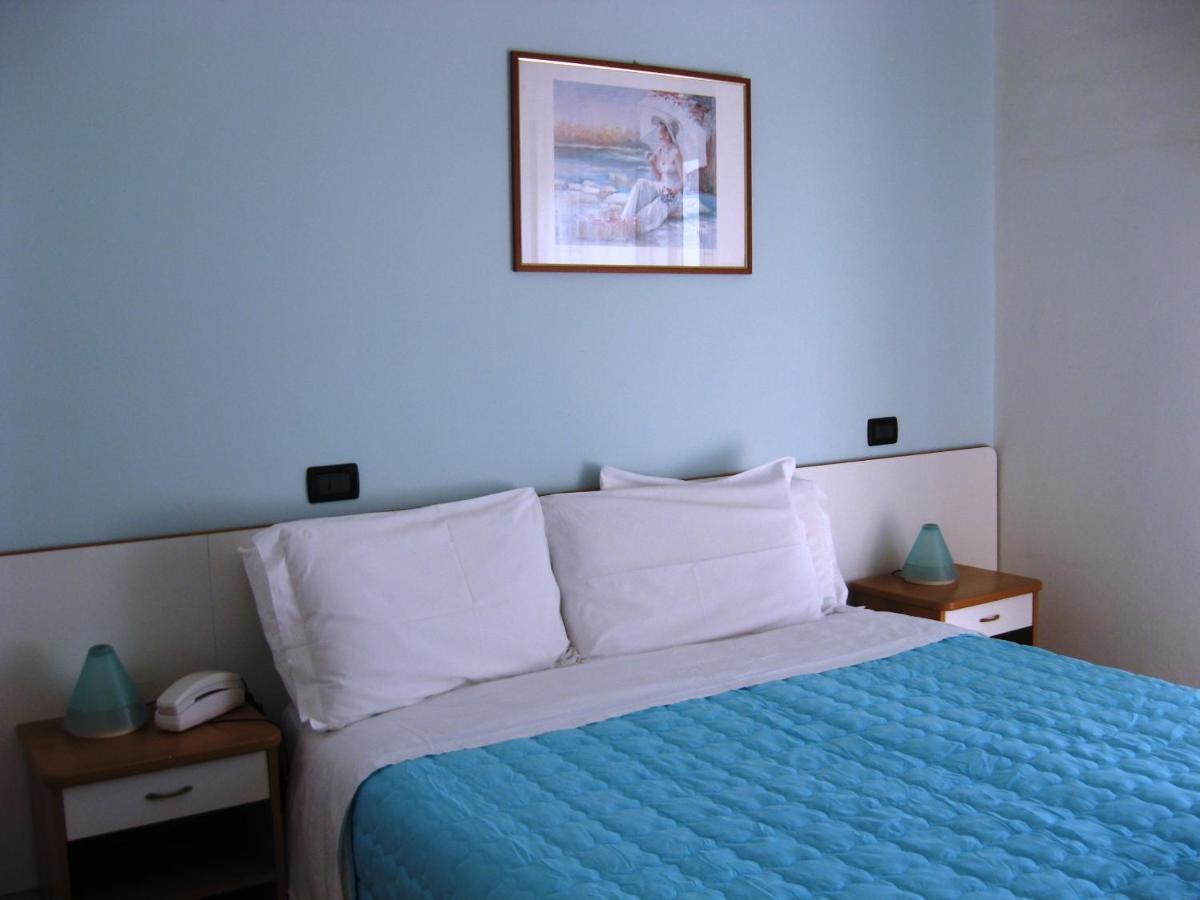 Hotel Betty Personal Style And Beach Village Ріміні Екстер'єр фото