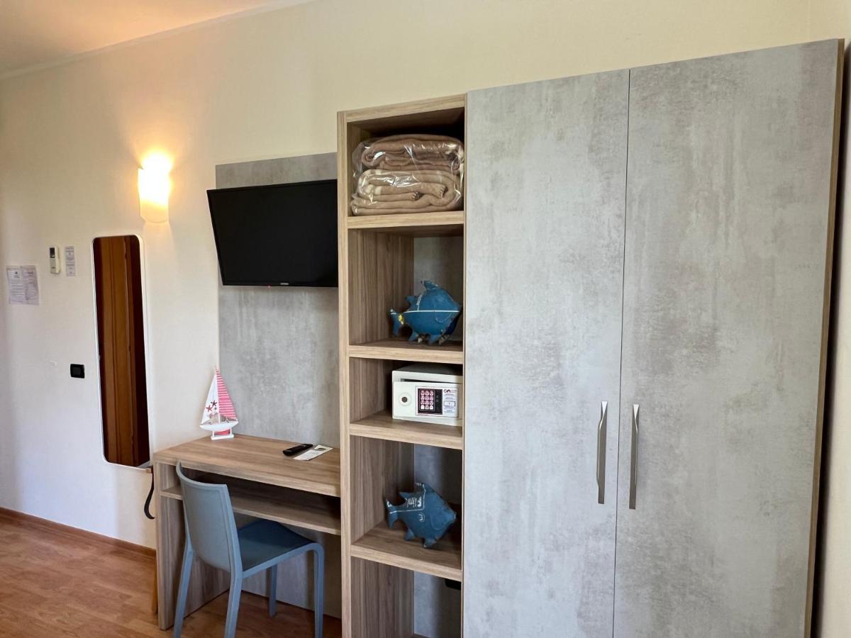 Hotel Betty Personal Style And Beach Village Ріміні Екстер'єр фото