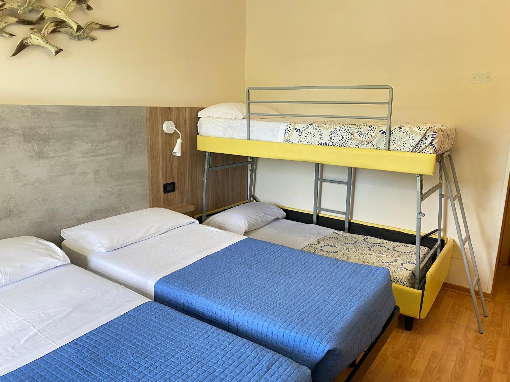 Hotel Betty Personal Style And Beach Village Ріміні Екстер'єр фото