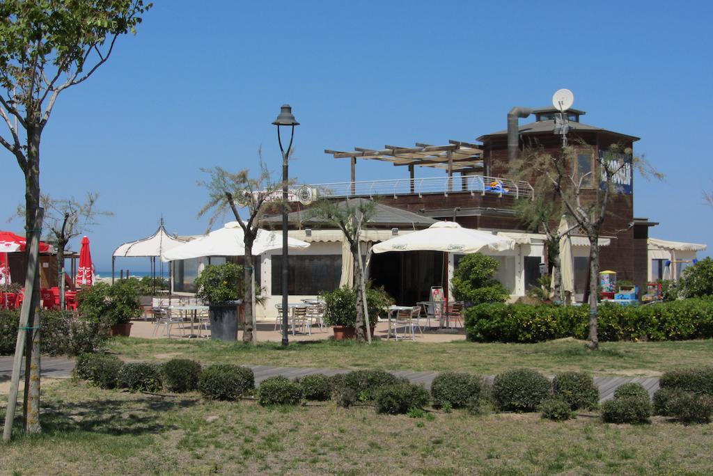 Hotel Betty Personal Style And Beach Village Ріміні Екстер'єр фото